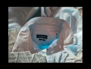 Camisa azul de Álvaro Moreno.