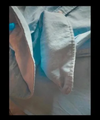 Camisa azul de Álvaro Moreno.