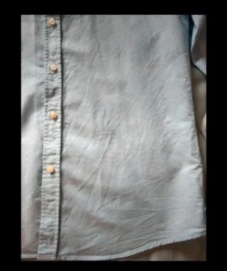 Camisa azul de Álvaro Moreno.