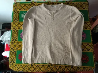 Jersey beige con botones