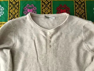 Jersey beige con botones