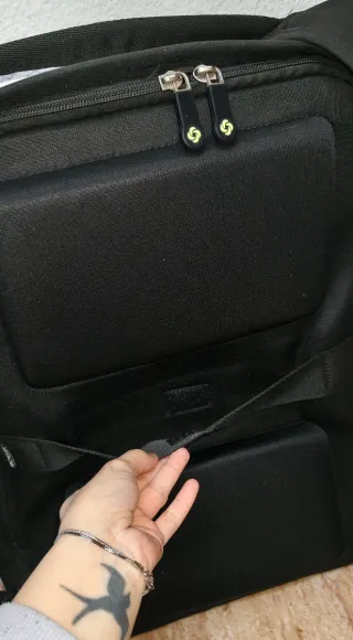 Mochila Samsonite antirrobo Securipak negra portát