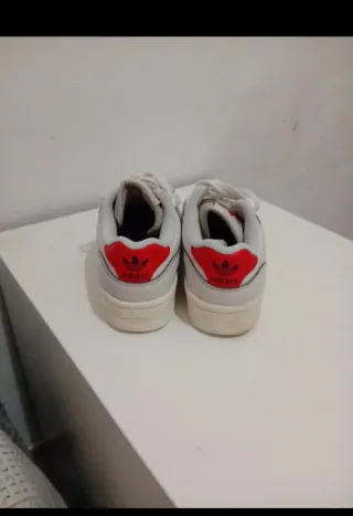 Zapatillas Adidas Blancas y Rojas