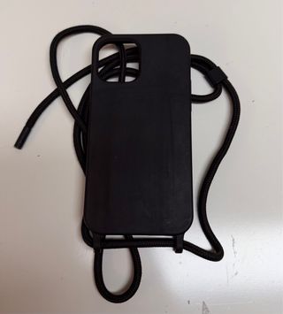 Funda iPhone 12 Negra Silicona con Colgante