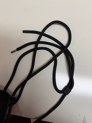 Funda iPhone 12 Negra Silicona con Colgante