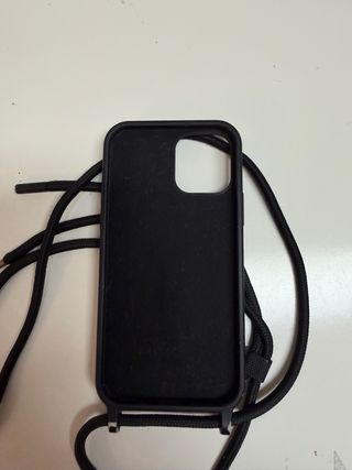 Funda iPhone 12 Negra Silicona con Colgante