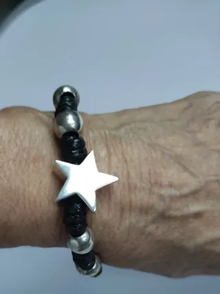 Pulseras plata y cuero verde