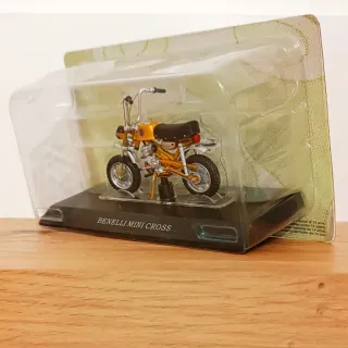 Moto Benelli Mini Cross 1:18 - Maqueta Colección