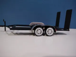 Carrello portauto + modellino Aston Martin 1/24