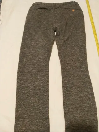Pantalón gris