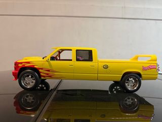 Coche a escala 1/18 Kill bill