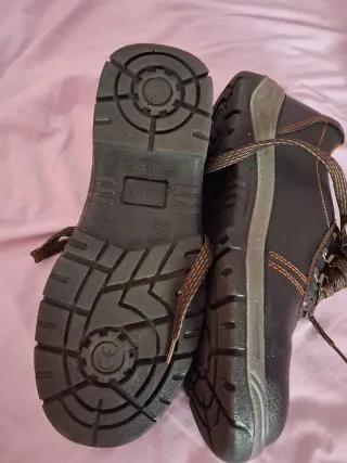 Zapatos de seguridad SKARPA negros y marrones