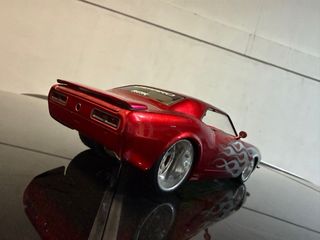 Coche a escala 1/18