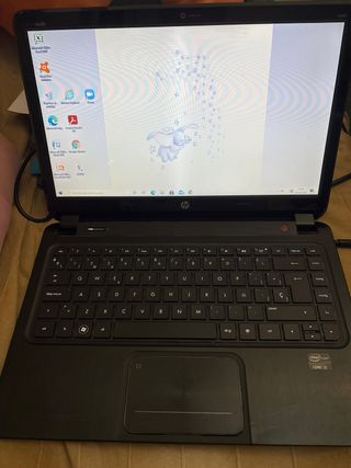 Ordenador portátil HP 14-d105ss + funda rosa.