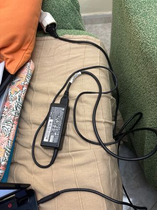 Ordenador portátil HP 14-d105ss + funda rosa.