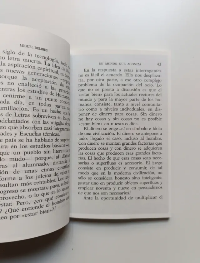 Un mundo que agoniza (Discurso RAE).
