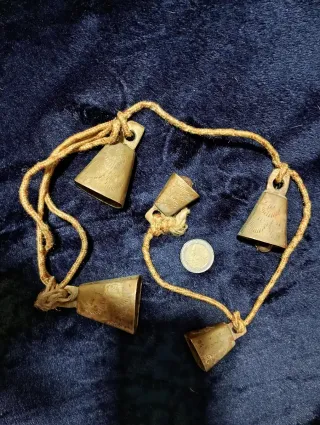 Antigua ristra de campanas tradicionales