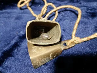 Antigua ristra de campanas tradicionales