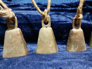Antigua ristra de campanas tradicionales