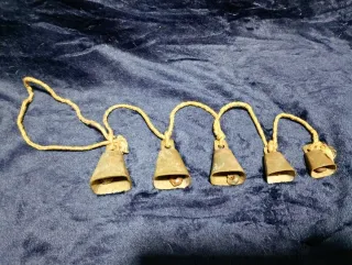 Antigua ristra de campanas tradicionales