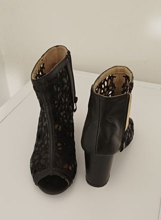 Stivaletti n.37 punta aperta neri