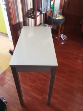 Mesa de cocina blanca