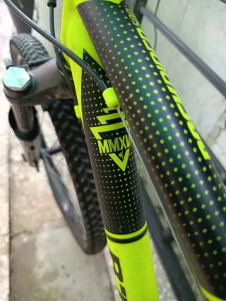 Bicicleta B-Twin Rock Rider Amarillo Neón