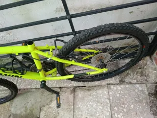 Bicicleta B-Twin Rock Rider Amarillo Neón