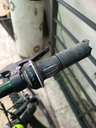 Bicicleta B-Twin Rock Rider Amarillo Neón