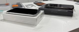 iPhone 12 Pro e iPhone SE 2020 in vendita