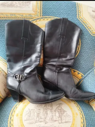 Botas de mujer negras con hebilla