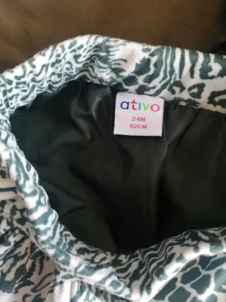 Conjunto infantil: blusa, camisola e saia