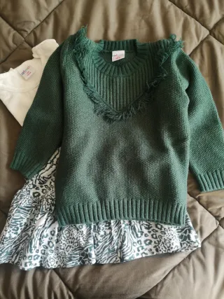 Conjunto infantil: blusa, camisola e saia