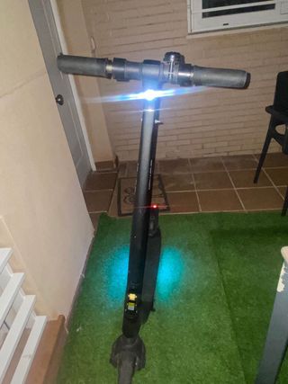 Patinete eléctrico negro