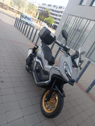 Keeway XDV 125cc Gris/Dorado Automática