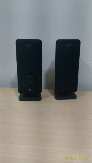 Altavoces multimedia negros