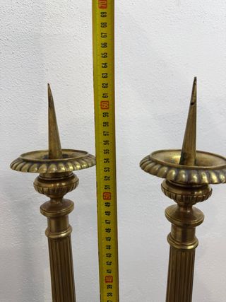 Antiguos 4 candeleros con relieves