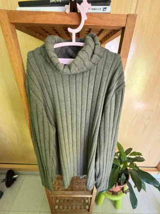 Jersey verde cuello alto