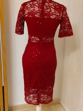 Vestido de encaje rojo elegante