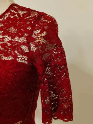 Vestido de encaje rojo elegante