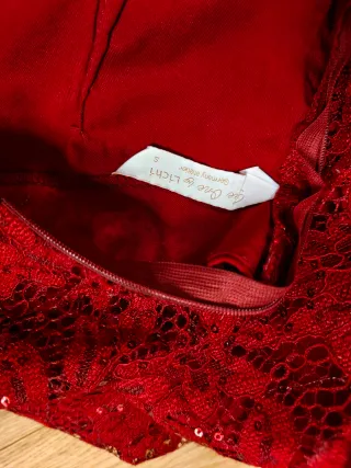 Vestido de encaje rojo elegante