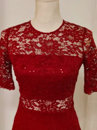 Vestido de encaje rojo elegante