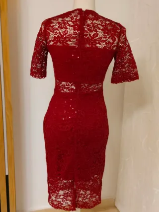 Vestido de encaje rojo elegante