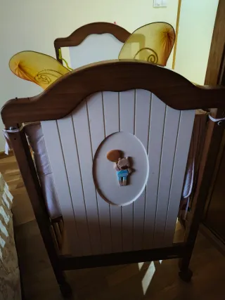 Cuna de madera maciza con colchón viscoelástico