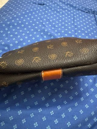 Pochette Kenzia marrone e nera