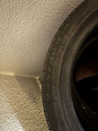 Neumático 245/40 R18