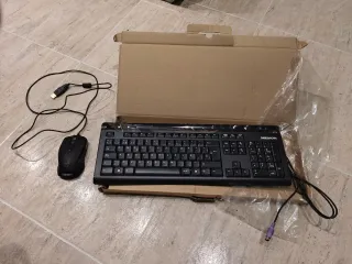 Teclado Medion KB 0837 y Ratón Krom