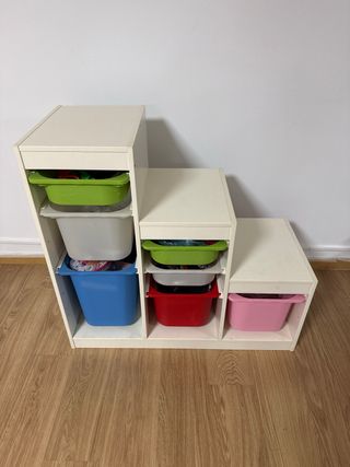 Struttura di stoccaggio TROFAST bianca con scatole