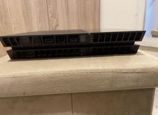 PlayStation 4 – 500 GB + 2 mandos + juegos