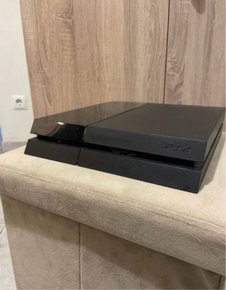 PlayStation 4 – 500 GB + 2 mandos + juegos